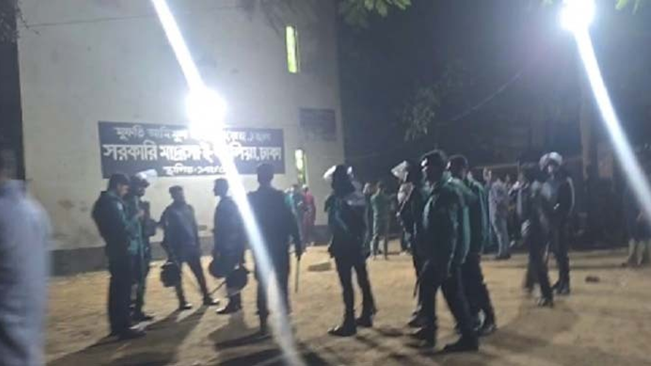 আলিয়া মাদ্রাসায় শিক্ষার্থীদের সংঘর্ষ, আহত অনেক